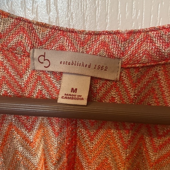 CB Cato brand Size M pleated bottom short sleeve top - Picture 3 of 7